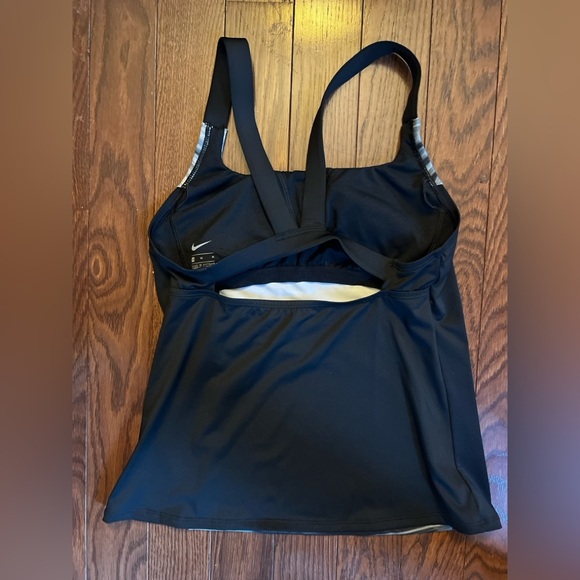 Nike Women's Black and Gray Swimsuit Tankini Top Size Medium - Picture 4 of 5